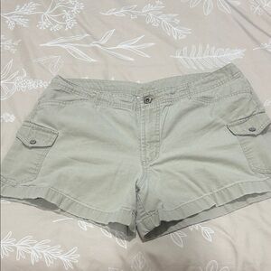 Canyon River Blues Women's Light beige Cargo Shorts